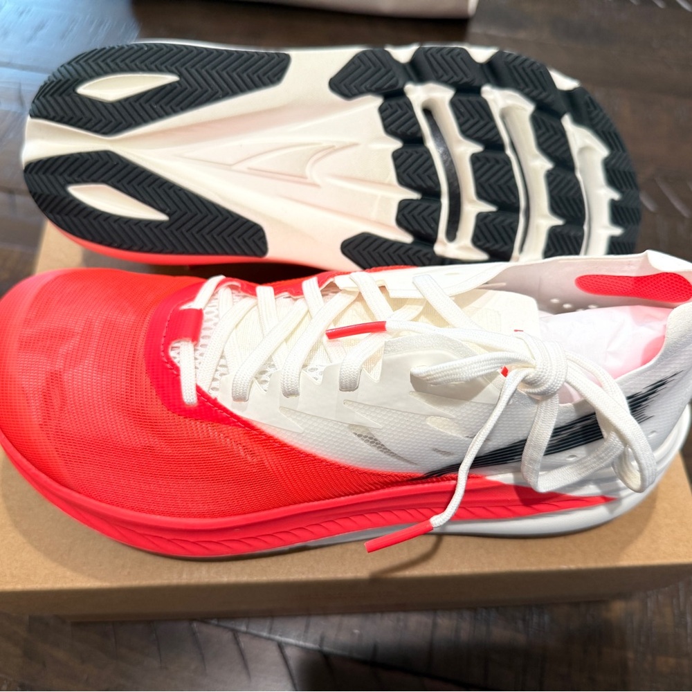Altra Coral and White Vanish Carbon 2 Size 8.5